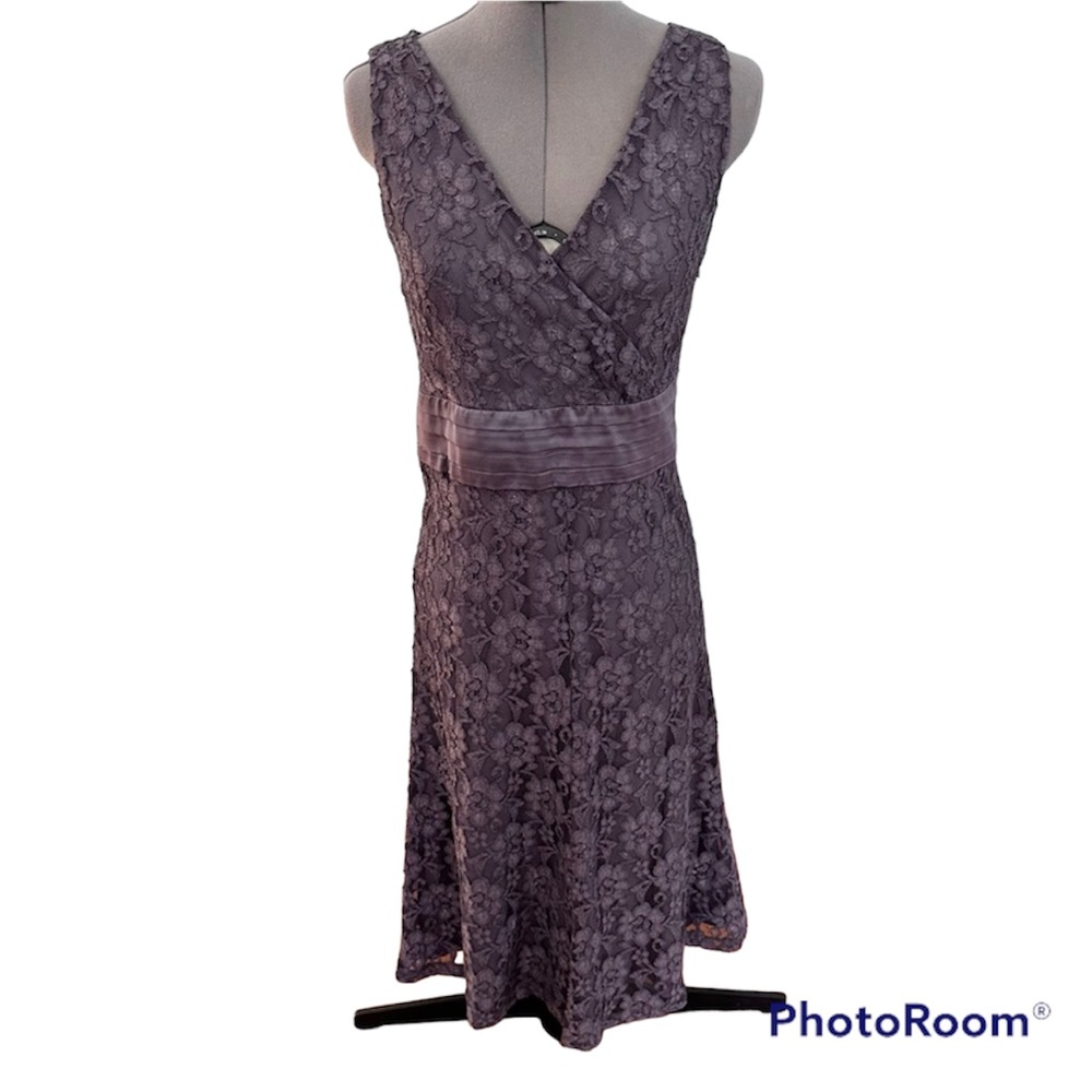 Isaac Mizrahi gray lace midi V neck dress in size small